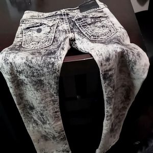 Size 32 relaxed skinny jeans